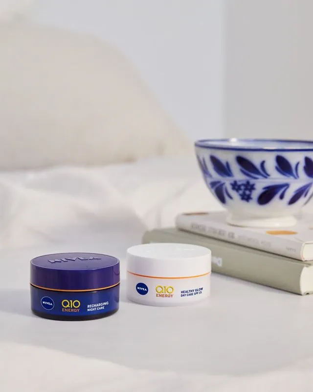 Dos alternativas del producto NIVEA Q10 Energy Crema de Noche Antiarrugas Noche y el otro de dia.